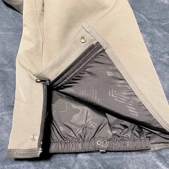 Volcom Women’s Snow Pants, Ski Pants - Picture 7 of 7